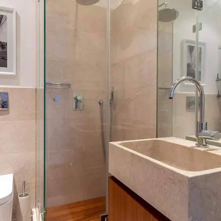 Apartamento Porta Venezia- Design Apartment, 2-bedrooms, Netflix, Wifi Milán